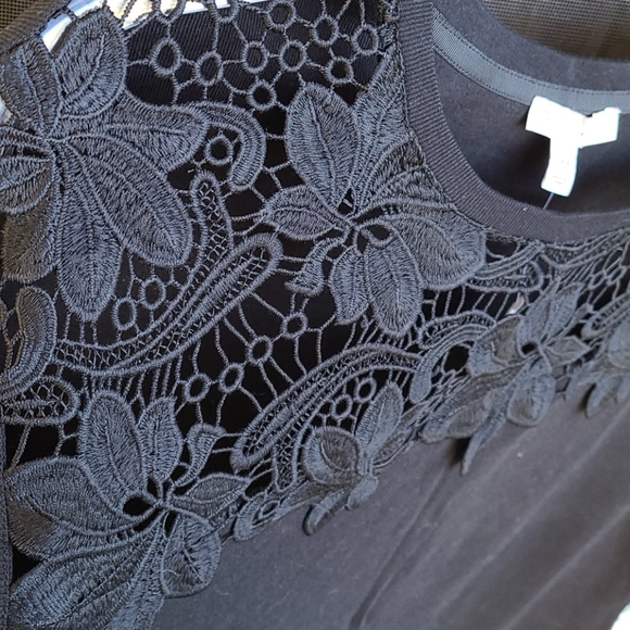 Black lace sleeveless top - Picture 2 of 3